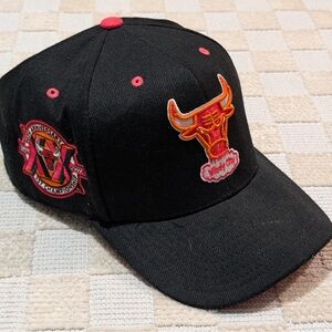 Mitchell & Ness Black Chicago Bulls Fitted Hat Size 7 5/8